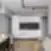 Moderni virtuvėlė su valgomojo zona ir poilsio kampeliu Balcia Residence apartamentuose.