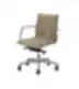 SITLAND VEGA biuro kėdė su smėlio spalvos oda ir chromuota baze.