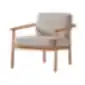 Šviesaus audinio WUDI fotelis su medinėmis rankenomis ir kojelėmis