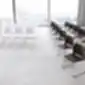 Interjeras su juodomis ir baltomis TREND kėdėmis prie didelio lango