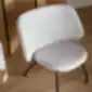 Baltos EVY kėdės sėdimoji dalis iš arti