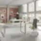 Profim AccisPro ergonomiškos biuro kėdės moderniame biure su dideliais langais