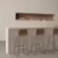 Trys VARYA WOOD aukštos kėdės prie baro stalo