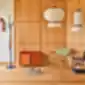 New School Lounge kreslas žalios spalvos iš MDD su kabykla ir spintelėmis