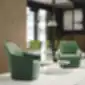 Profim Chic CR40 staliukas su žaliais foteliais moderniame interjere